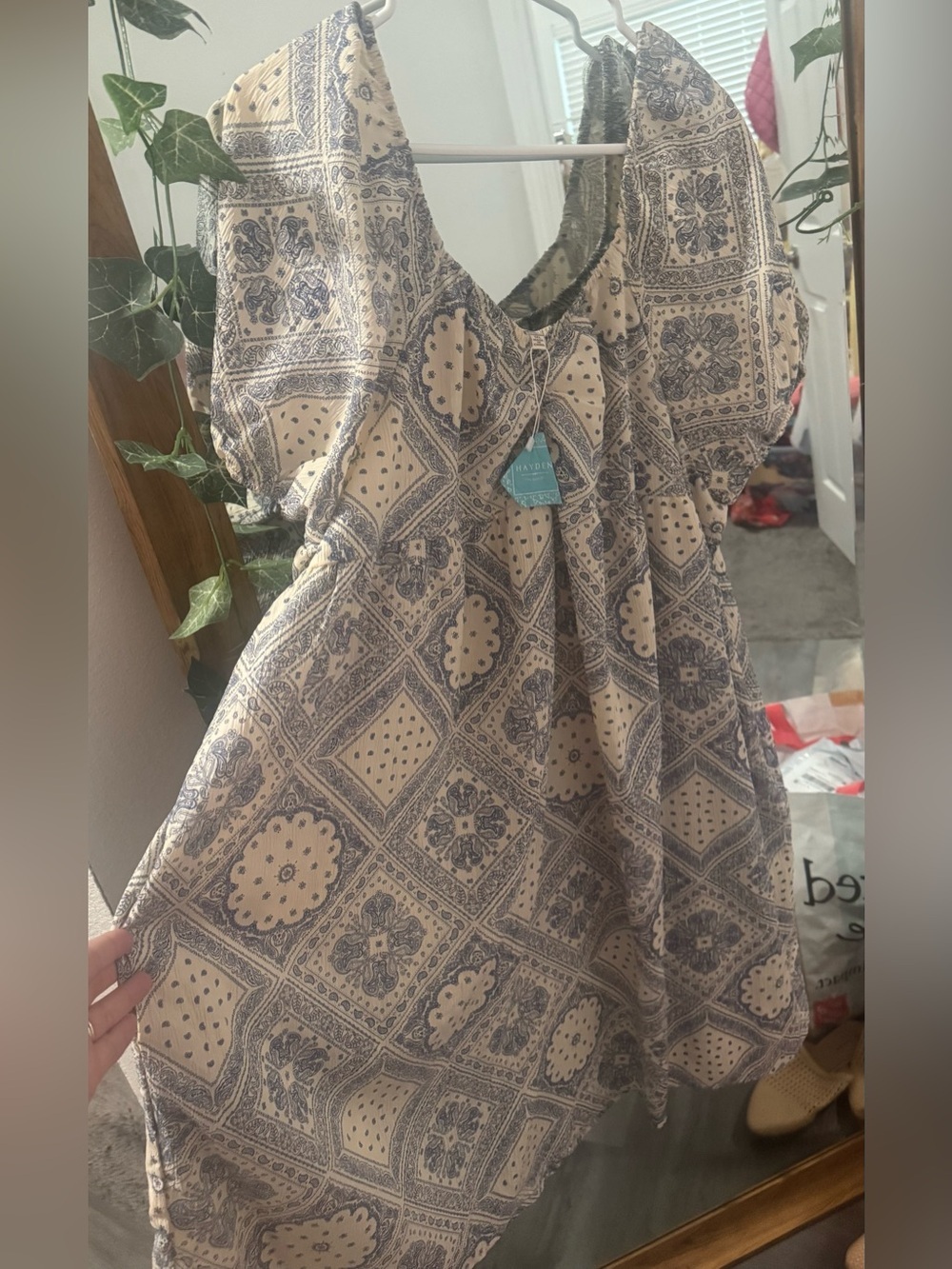 BNWT Boutique Hayden Los Angeles Paisley Print Puff Sleeve Dress - Picture 2 of 6